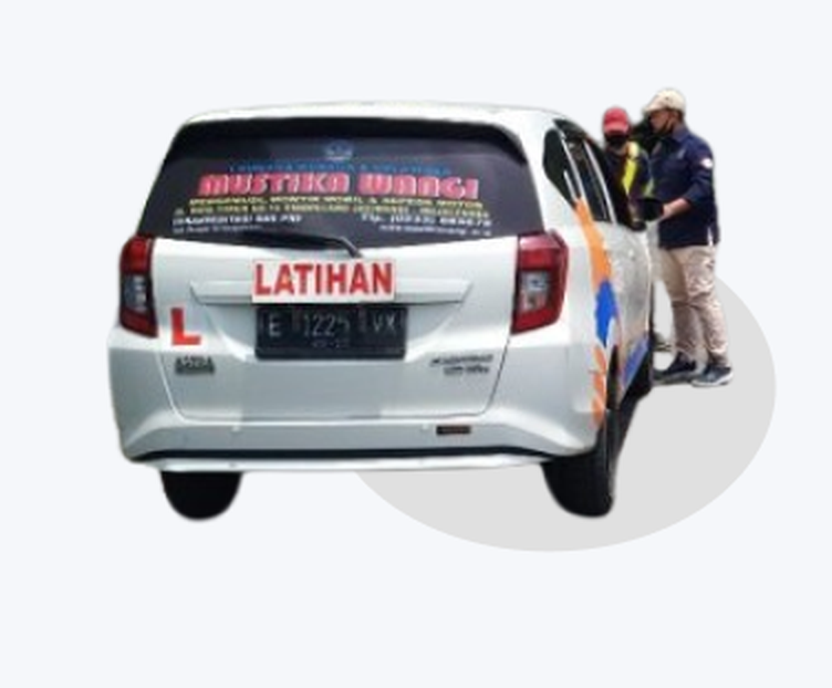Mobil latihan Mustika Wangi